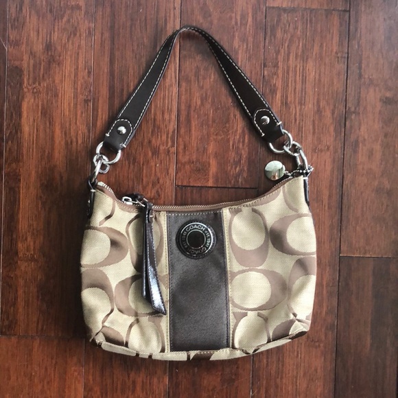 Coach Signature Purse! - Picture 1 of 6